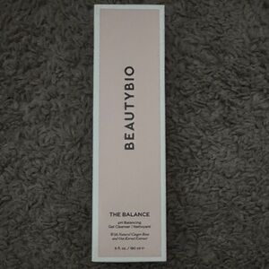 BeautyBio The Balance Gel Cleanser - White